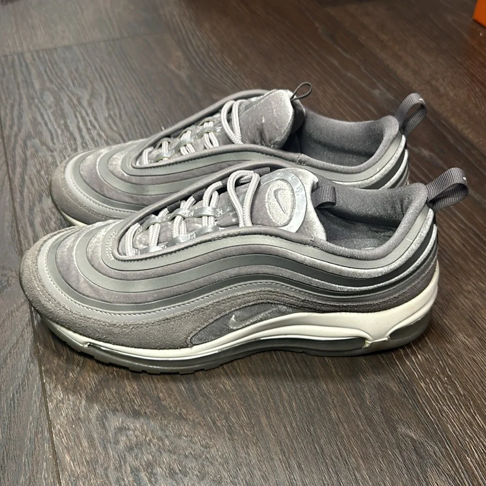 NIKE Women’s Air Max 97 Ultra 17 LX 'Gunsmoke' - Grey - Size 7.5 - Picture 7 of 8